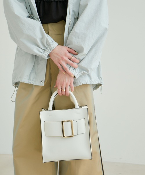 VIS(ビス)の「ビッグバックル2WAYバッグ(ハンドバッグ・レディース・ブラック/オフホワイト/ベージュ系その他2・FREE)」の6枚目の写真