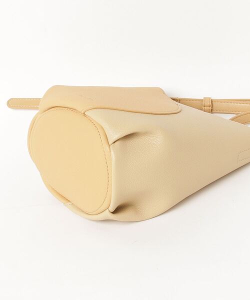 Legato Largo(レガートラルゴ)の「Legato Largo / チューリップモチーフ ミニショルダー / LG-F3093(ショルダーバッグ・レディース・ブラック/グリーン系その他/イエロー/レッド/ブルー/オレンジ系その他/ピンク系その他/アイボリー・ONESIZE)」の10枚目の写真