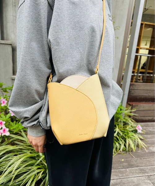 Legato Largo(レガートラルゴ)の「Legato Largo / チューリップモチーフ ミニショルダー / LG-F3093(ショルダーバッグ・レディース・ブラック/グリーン系その他/イエロー/レッド/ブルー/オレンジ系その他/ピンク系その他/アイボリー・ONESIZE)」の8枚目の写真