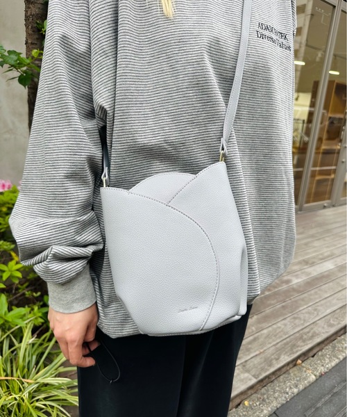 Legato Largo(レガートラルゴ)の「Legato Largo / チューリップモチーフ ミニショルダー / LG-F3093(ショルダーバッグ・レディース・ブラック/グリーン系その他/イエロー/レッド/ブルー/オレンジ系その他/ピンク系その他/アイボリー・ONESIZE)」の5枚目の写真