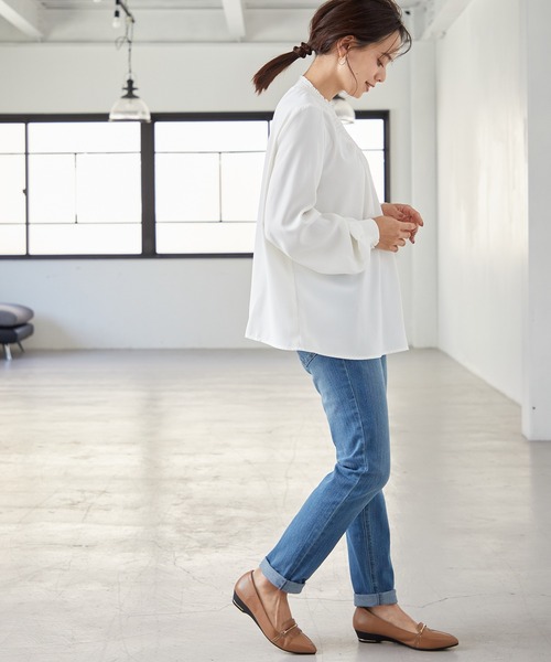 itto...(イット)の「ギャザーシャーリングブラウス(シャツ/ブラウス・レディース・ベージュ/ブルーグレー/オフホワイト・M)」の6枚目の写真