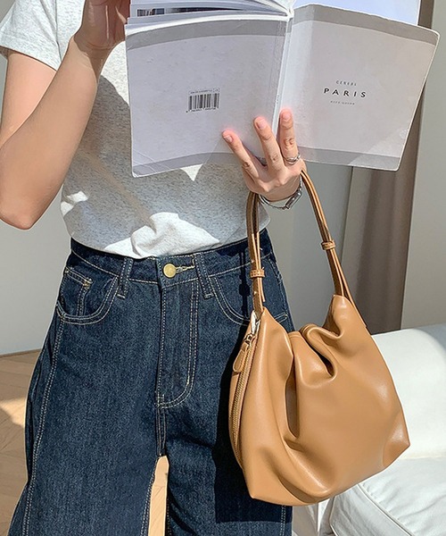 florist（フローリスト）の「ふっくらギャザーシルエットのソフトレザーハンドバッグ（ハンドバッグ・レディース・ブラック/シルバー/オフホワイト/キャメル・FREE）」の8枚目の写真