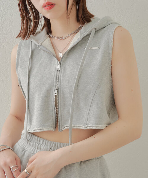 Chico（チコ）の「【セットアップ対応】フード付ノースリZIPパーカー（パーカー・レディース・ホワイト/ブラック/グレー・FREE）」の3枚目の写真