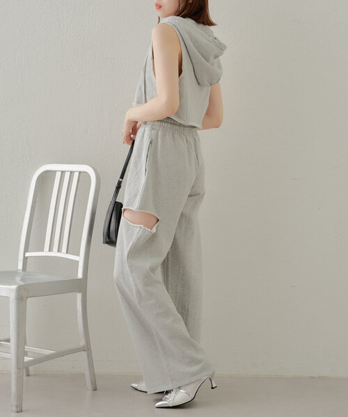 Chico（チコ）の「【セットアップ対応】フード付ノースリZIPパーカー（パーカー・レディース・ホワイト/ブラック/グレー・FREE）」の5枚目の写真