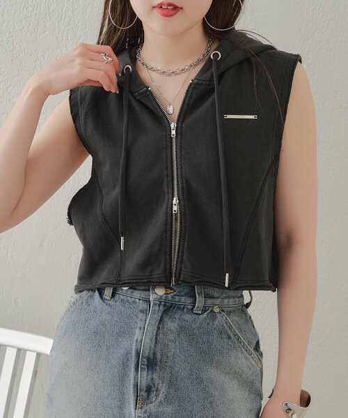 Chico（チコ）の「【セットアップ対応】フード付ノースリZIPパーカー（パーカー・レディース・ホワイト/ブラック/グレー・FREE）」の4枚目の写真