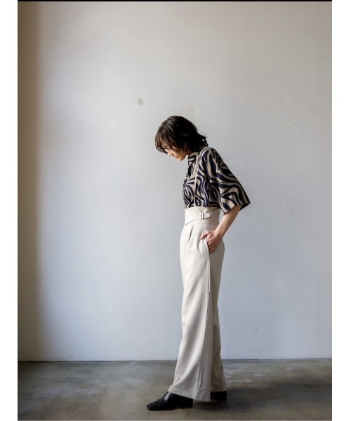 AGAWD（アガウド）の「【先行予約】AGAWD  サイドベルトパンツ　★（サロペット/オーバーオール・レディース・ブラック/グレー/ベージュ・FREE）」の6枚目の写真