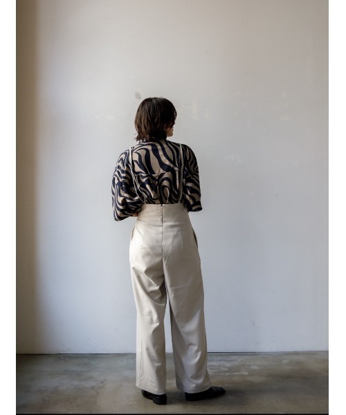 AGAWD（アガウド）の「【先行予約】AGAWD  サイドベルトパンツ　★（サロペット/オーバーオール・レディース・ブラック/グレー/ベージュ・FREE）」の7枚目の写真