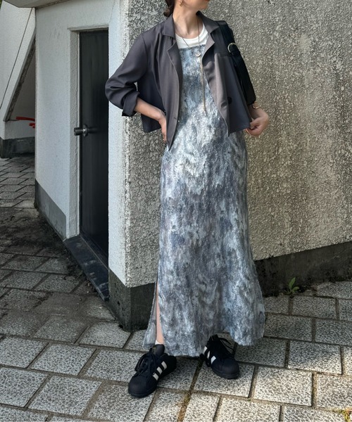 y/m by misato(イムバイミサト)の「ニュアンス柄プリーツキャミワンピース(ワンピース・レディース・グレー/カーキ・FREE)」の3枚目の写真
