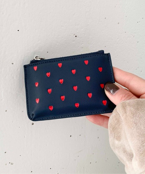 Casselini(キャセリーニ)の「Casselini(キャセリーニ)フォイルプリントカードケース(カードケース・レディース・ネイビー/ブラック/シルバー/アニマル・FREE)」の2枚目の写真