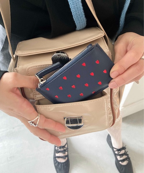 Casselini(キャセリーニ)の「Casselini(キャセリーニ)フォイルプリントカードケース(カードケース・レディース・ネイビー/ブラック/シルバー/アニマル・FREE)」の6枚目の写真