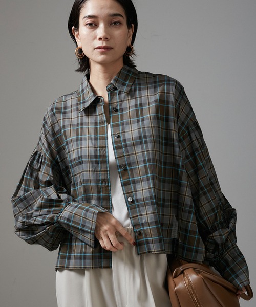 SALON adam et rope'（サロン アダム エ ロペ）の「【WEB限定カラー】コットンワッシャーローンボリュームスリーブブラウス　無地/チェック（シャツ/ブラウス・レディース・ホワイト/ブラウン系その他2/ブルー系その他4/ブラック・FREE）」の4枚目の写真