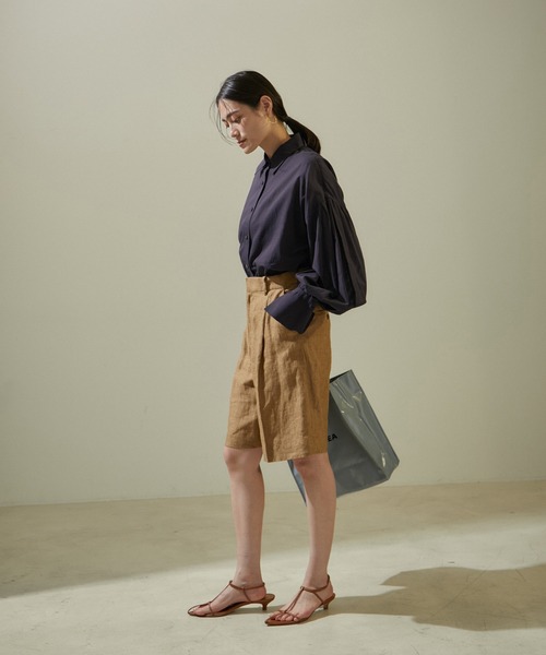 SALON adam et rope'（サロン アダム エ ロペ）の「【WEB限定カラー】コットンワッシャーローンボリュームスリーブブラウス　無地/チェック（シャツ/ブラウス・レディース・ホワイト/ブラウン系その他2/ブルー系その他4/ブラック・FREE）」の18枚目の写真