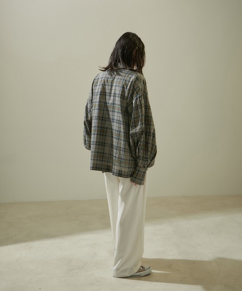 SALON adam et rope'（サロン アダム エ ロペ）の「【WEB限定カラー】コットンワッシャーローンボリュームスリーブブラウス　無地/チェック（シャツ/ブラウス・レディース・ホワイト/ブラウン系その他2/ブルー系その他4/ブラック・FREE）」の15枚目の写真