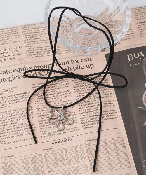 WEGO（ウィゴー）の「WEGO/フラワーリボンチョーカー（ネックレス・レディース・ブラック・FREE）」の2枚目の写真