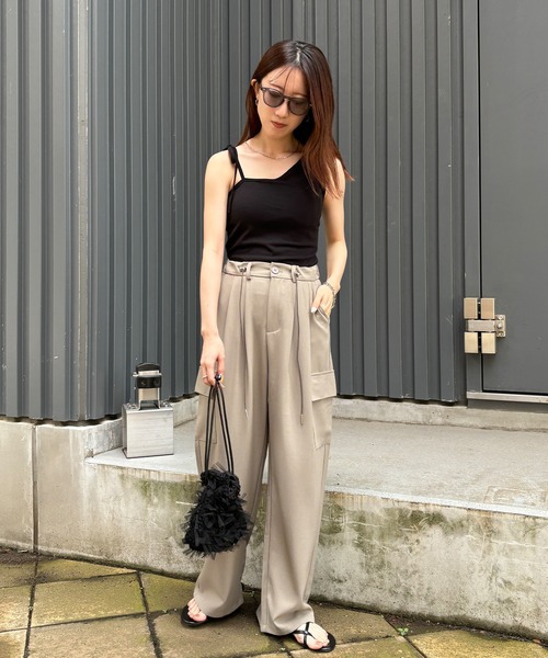 ISOOK(アイスー)の「【ISOOK / アイスー】アシンメトリーデザインタンクトップ / アシメタンクトップ リボン ワンショル キャミソール ZOZOTOWN限定(タンクトップ・レディース・ブラック/カーキ/ホワイト・FREE)」の5枚目の写真