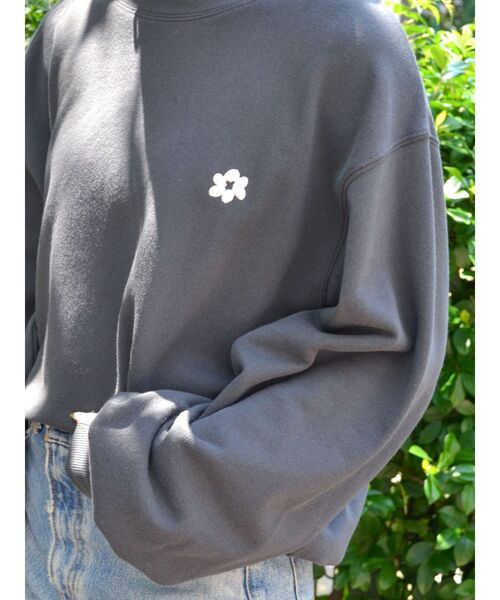 Ungrid（アングリッド）の「【WEB限定】ワンポイントエンブロイダリースウェット（スウェット・レディース・ネイビー/チャコールグレー/ピンク/ライトグレー・FREE）」の9枚目の写真