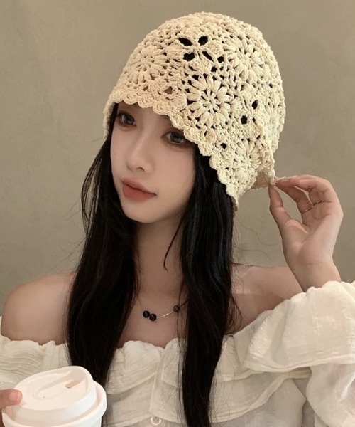 【かぎ編みが可愛い】CELINE トリンオンフ クロシェ ニット帽 かぎ編みが可愛い】CELINE トリンオンフ クロシェ ニット帽 帽子
