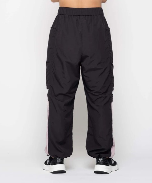 ROXY(ロキシー)の「BEAT THE HEAT PANTS/ロキシーロゴナイロンワイドパンツ(その他パンツ・レディース・ブルー/ブラック・LARGE/MEDIUM/SMALL)」の10枚目の写真