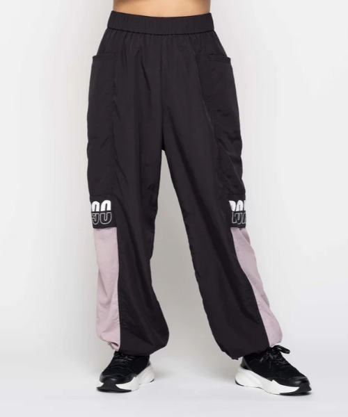 ROXY(ロキシー)の「BEAT THE HEAT PANTS/ロキシーロゴナイロンワイドパンツ(その他パンツ・レディース・ブルー/ブラック・LARGE/MEDIUM/SMALL)」の7枚目の写真
