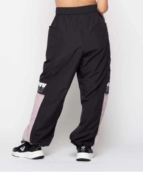 ROXY(ロキシー)の「BEAT THE HEAT PANTS/ロキシーロゴナイロンワイドパンツ(その他パンツ・レディース・ブルー/ブラック・LARGE/MEDIUM/SMALL)」の8枚目の写真