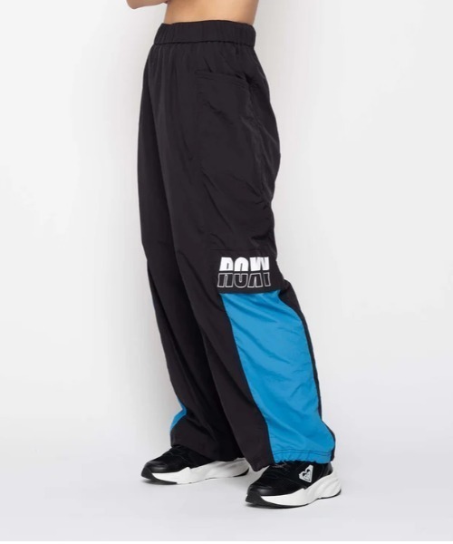 ROXY(ロキシー)の「BEAT THE HEAT PANTS/ロキシーロゴナイロンワイドパンツ(その他パンツ・レディース・ブルー/ブラック・LARGE/MEDIUM/SMALL)」の20枚目の写真