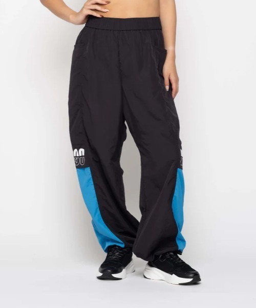 ROXY(ロキシー)の「BEAT THE HEAT PANTS/ロキシーロゴナイロンワイドパンツ(その他パンツ・レディース・ブルー/ブラック・LARGE/MEDIUM/SMALL)」の21枚目の写真