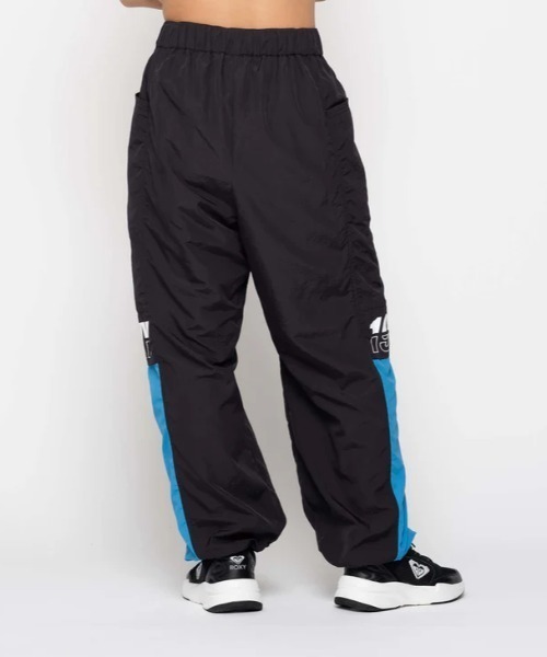 ROXY(ロキシー)の「BEAT THE HEAT PANTS/ロキシーロゴナイロンワイドパンツ(その他パンツ・レディース・ブルー/ブラック・LARGE/MEDIUM/SMALL)」の22枚目の写真