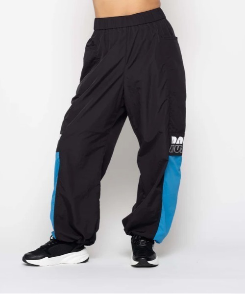 ROXY(ロキシー)の「BEAT THE HEAT PANTS/ロキシーロゴナイロンワイドパンツ(その他パンツ・レディース・ブルー/ブラック・LARGE/MEDIUM/SMALL)」の19枚目の写真