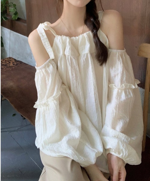 ketty cherie（ケティシェリー）の「ボリュームスリーブ肩開きブラウス≪洗濯機で洗える≫（シャツ/ブラウス・レディース・ブラック/オフホワイト・M）」の2枚目の写真
