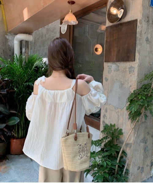 ketty cherie（ケティシェリー）の「ボリュームスリーブ肩開きブラウス≪洗濯機で洗える≫（シャツ/ブラウス・レディース・ブラック/オフホワイト・M）」の4枚目の写真