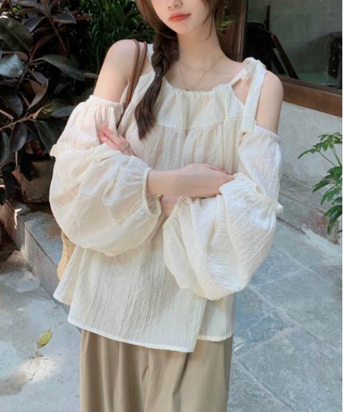 ketty cherie（ケティシェリー）の「ボリュームスリーブ肩開きブラウス≪洗濯機で洗える≫（シャツ/ブラウス・レディース・ブラック/オフホワイト・M）」の3枚目の写真