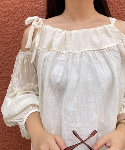 ketty cherie（ケティシェリー）の「ボリュームスリーブ肩開きブラウス≪洗濯機で洗える≫（シャツ/ブラウス・レディース・ブラック/オフホワイト・M）」の22枚目の写真