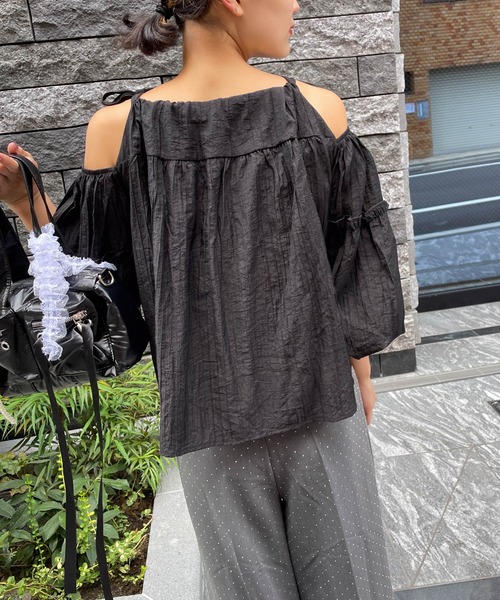 ketty cherie（ケティシェリー）の「ボリュームスリーブ肩開きブラウス≪洗濯機で洗える≫（シャツ/ブラウス・レディース・ブラック/オフホワイト・M）」の15枚目の写真