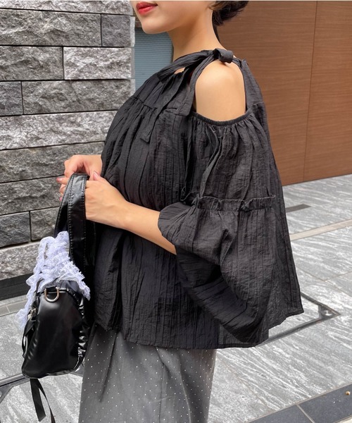 ketty cherie（ケティシェリー）の「ボリュームスリーブ肩開きブラウス≪洗濯機で洗える≫（シャツ/ブラウス・レディース・ブラック/オフホワイト・M）」の14枚目の写真