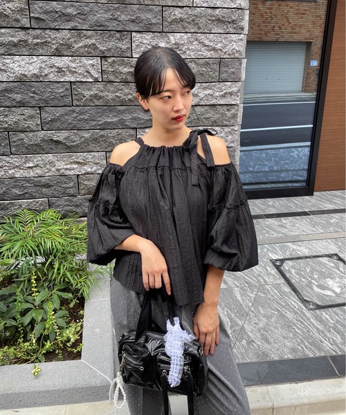 ketty cherie（ケティシェリー）の「ボリュームスリーブ肩開きブラウス≪洗濯機で洗える≫（シャツ/ブラウス・レディース・ブラック/オフホワイト・M）」の17枚目の写真