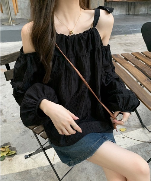 ketty cherie（ケティシェリー）の「ボリュームスリーブ肩開きブラウス≪洗濯機で洗える≫（シャツ/ブラウス・レディース・ブラック/オフホワイト・M）」の7枚目の写真
