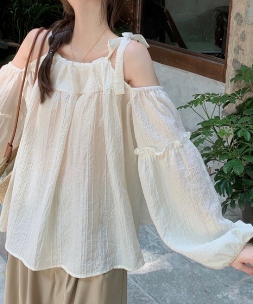 ketty cherie（ケティシェリー）の「ボリュームスリーブ肩開きブラウス≪洗濯機で洗える≫（シャツ/ブラウス・レディース・ブラック/オフホワイト・M）」の9枚目の写真