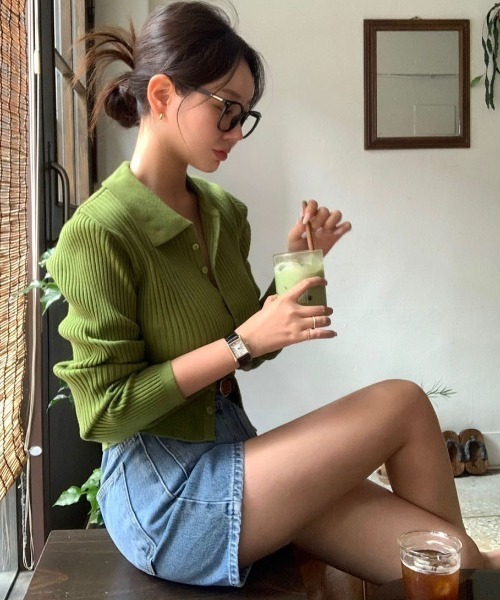 BEIDELLI（ベイデリー）の「[BELLIDE MADE] ビビッドカラーネックリブニットカーディガン（ニット/セーター・レディース・アイボリー/ブラック/レッド/ブラウン/ブルー/オリーブ・FREE）」の10枚目の写真