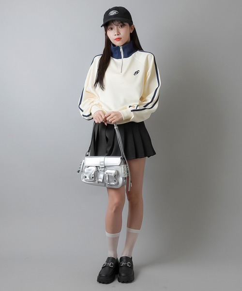 SPINNS（スピンズ）の「ワンポイント刺繍 ハーフジップジャージトップス（ジャージ・レディース・ホワイト系その他/ブラウン系その他/ブラック×ホワイト/パープル系その他/ネイビー系・ONESIZE）」の9枚目の写真