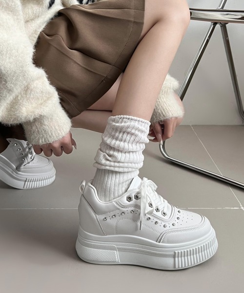 Shoes in Closet(シューズインクローゼット)の「【完売サイズ予約販売開始】厚底 インヒール入り ビジューパーツ スニーカー 6434(スニーカー・レディース・ブラック/ホワイト・M/L/LL/S/3L)」の4枚目の写真