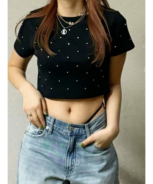 EVRIS（エヴリス）の「ラインストーンコンパクトTシャツ（Tシャツ/カットソー・レディース・ホワイト/ボルドー/ネイビー/ブラック・FREE）」の3枚目の写真