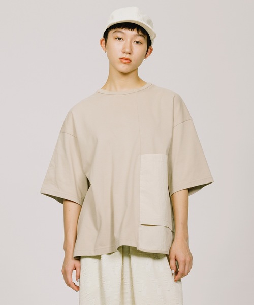 sneeuw（スニュウ）の「パネルプルオーバー（Tシャツ/カットソー・レディース・ベージュ/グレー・1/3）」の2枚目の写真