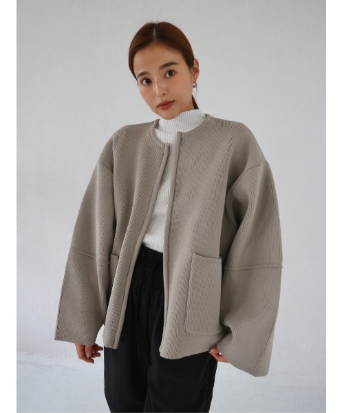 TRUNC（トランクエイティーエイト）の「Curve Sleeve Zip Knit（ブルゾン・レディース・ブラック/ベージュ・FREE）」の2枚目の写真