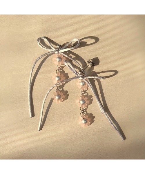 tone(トーン)の「【SunnyBOX】ビーズデイジーとリボンのピアス(MA)(ピアス(両耳用)・レディース・バイオレット/ピンク/グリーン/オレンジ/ブラック/ベビーピンク/ホワイト/レッド/ミント/ブルー系その他・FREE)」の8枚目の写真
