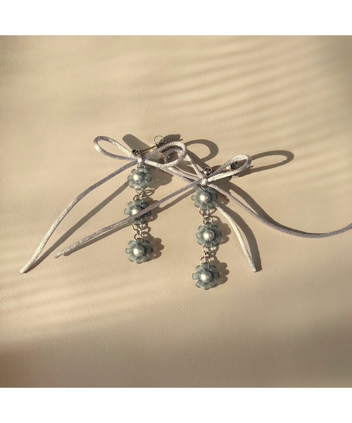 tone(トーン)の「【SunnyBOX】ビーズデイジーとリボンのピアス(MA)(ピアス(両耳用)・レディース・バイオレット/ピンク/グリーン/オレンジ/ブラック/ベビーピンク/ホワイト/レッド/ミント/ブルー系その他・FREE)」の2枚目の写真