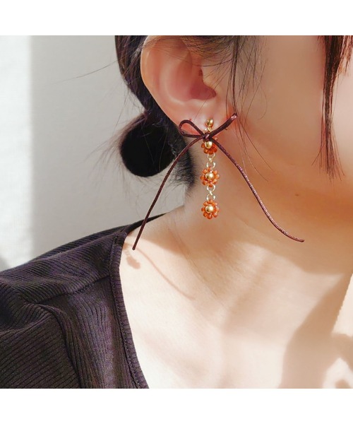 tone(トーン)の「【SunnyBOX】ビーズデイジーとリボンのピアス(MA)(ピアス(両耳用)・レディース・バイオレット/ピンク/グリーン/オレンジ/ブラック/ベビーピンク/ホワイト/レッド/ミント/ブルー系その他・FREE)」の11枚目の写真