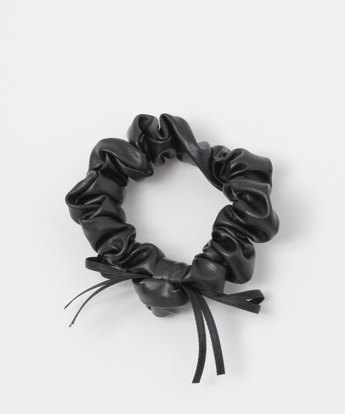 FOREVER 21（フォーエバー トゥエンティーワン）の「ローズリボンシュシュ（シュシュ・レディース・シルバー/ブラック・FREE）」の3枚目の写真