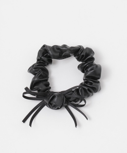 FOREVER 21（フォーエバー トゥエンティーワン）の「ローズリボンシュシュ（シュシュ・レディース・シルバー/ブラック・FREE）」の7枚目の写真