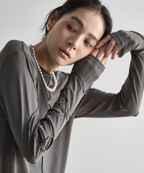 THE YOn（ザヨン）の「コードエンブロイダリーシアーロングスリーブTシャツ（Tシャツ/カットソー・レディース・アイボリー/チャコールグレー/サックスブルー/ピンク・FREE）」の2枚目の写真