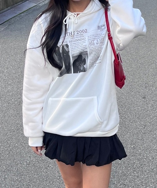 merrylatte(メリーラテ)の「記事プリントパーカー(パーカー・レディース・ホワイト・MEDIUM/LARGE)」の2枚目の写真